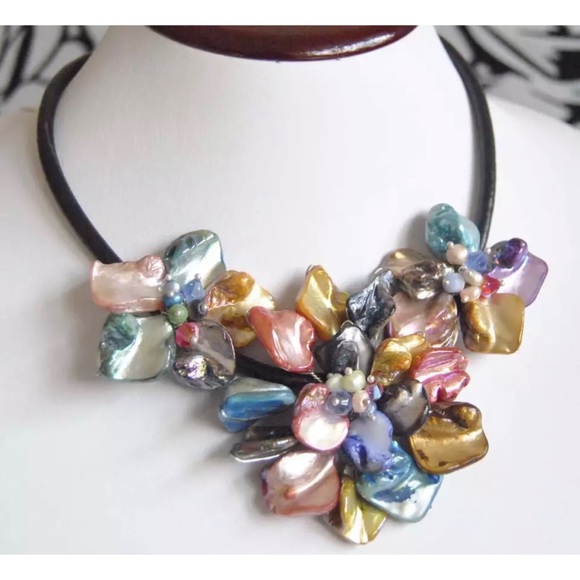 IRIS APFEL Baroque Cultured Pearl Shell Flower Art Necklace Leather Chocker - Picture 11 of 16